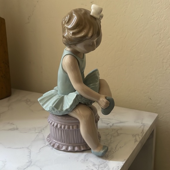 Lladro sitting ballerina - Picture 3 of 4
